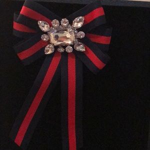 Ladies brooch/bow tie